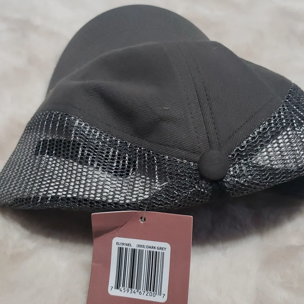 Ellie Grey hat‎
